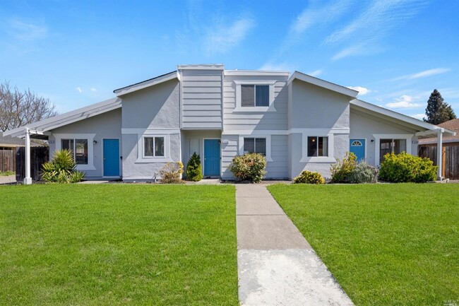 2bd. end unit in Rohnert Park *Pictures co... - 2bd. end unit in Rohnert Park *Pictures co... House