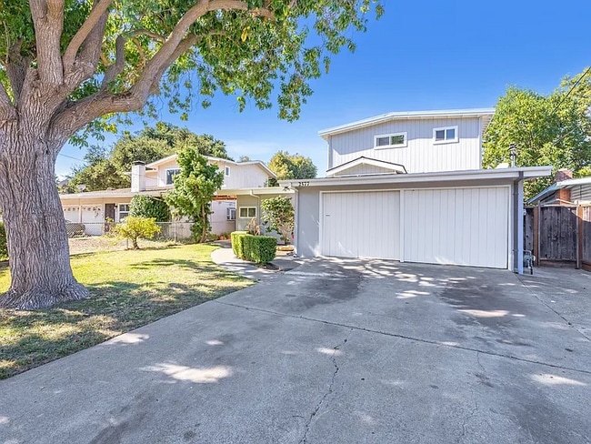 Photo - 2577 Gonzaga St