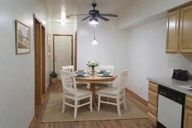 Photo - 1520 W Superior St Unit G