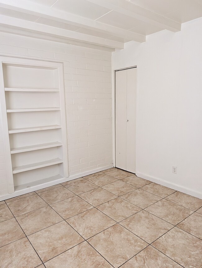 Photo - 617 E Knox Dr