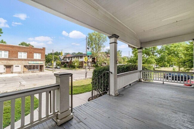 Photo - 2339 Summit St