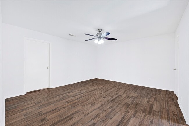 Photo - 2803 Camelot Ln