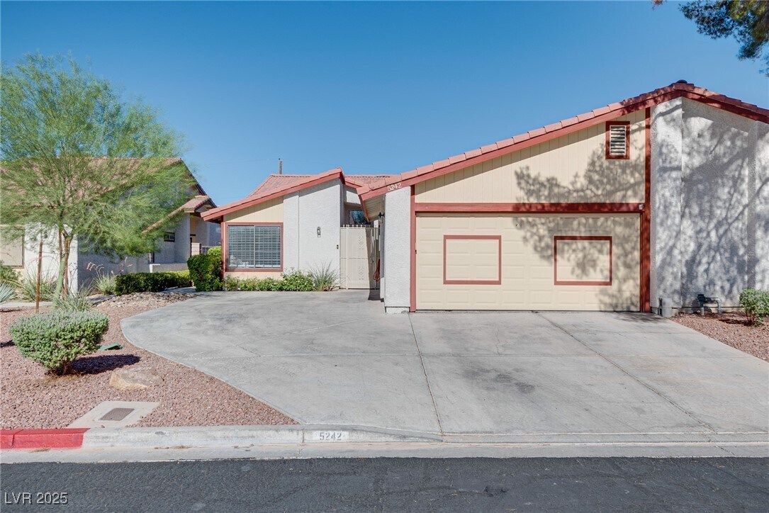 Photo - 5242 Dickens Dr Townhome
