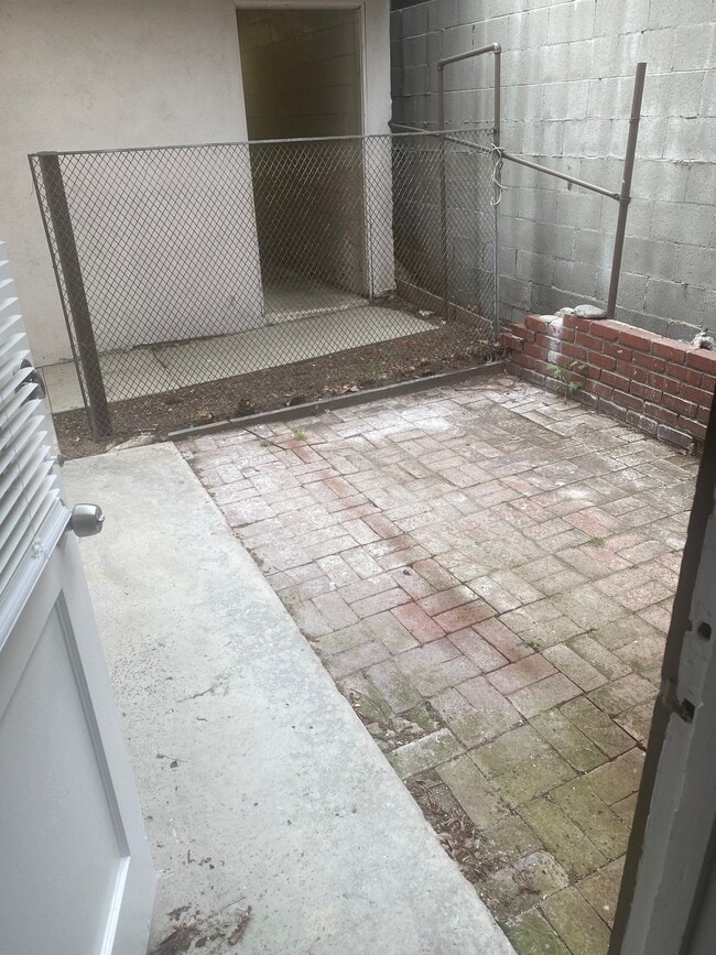 Photo - 45 S Vinedo Ave Unit B