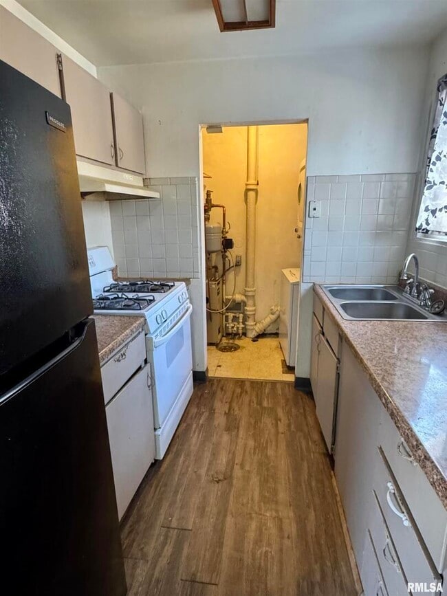 Photo - 902 39th St Ct