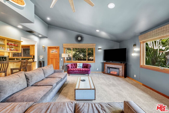 Photo - 21832 Canon Dr