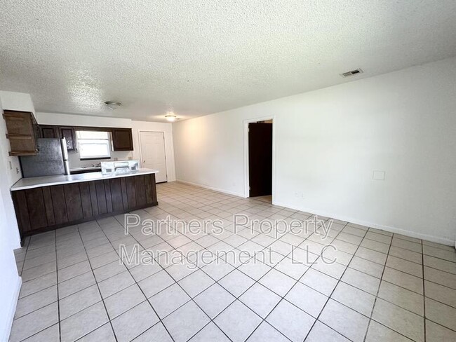 Photo - 101 Pine Ave