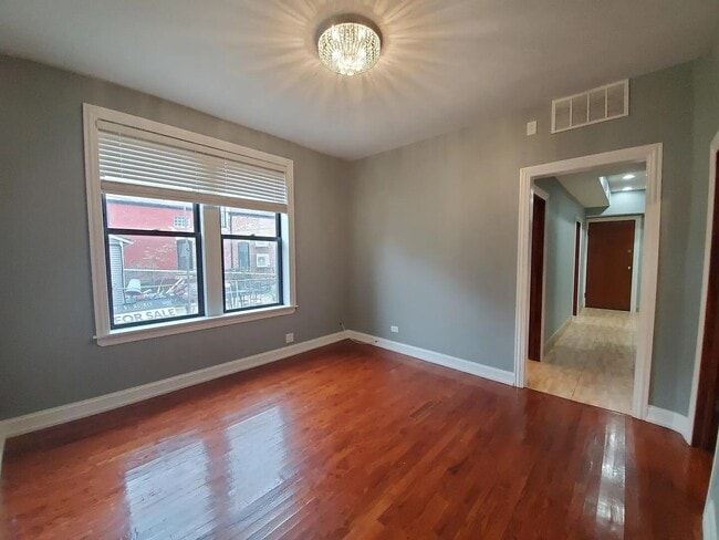 Photo - 2242 N Western Ave Unidad 1R