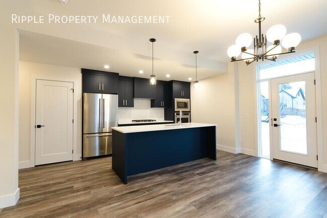 Photo - GREAT 3 BEDS/ 3.5 BATHS TOWNHOUSE IN THE COMMUNITY OF SHAGANAPPI