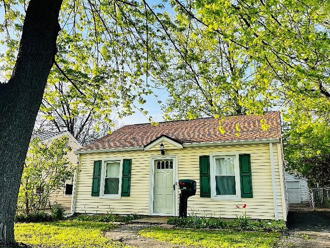 Building Photo - 913 E Gift Ave