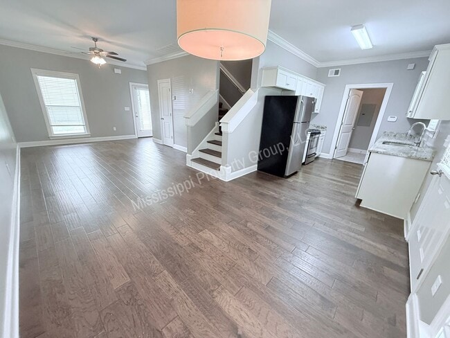 Photo - 4BR/4.5BA Stand Alone Unit For Rent
