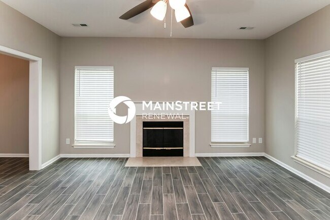 Photo - 3 Bedroom Pet-Friendly Home in Charlotte, NC with Main Street Renewal