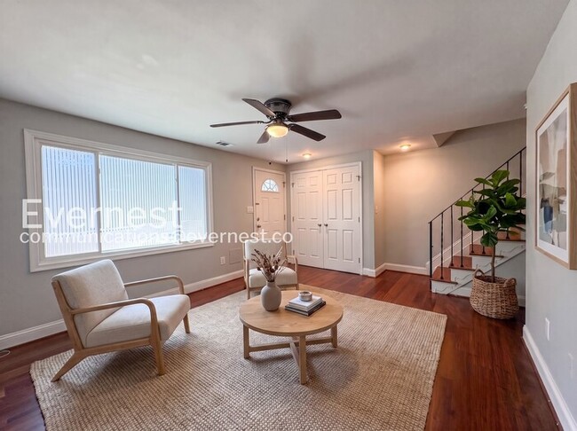 Photo - 3 Bed/1.5 Bath Townhome with Fenced Yard / Vouchers Accepted / Available Now!