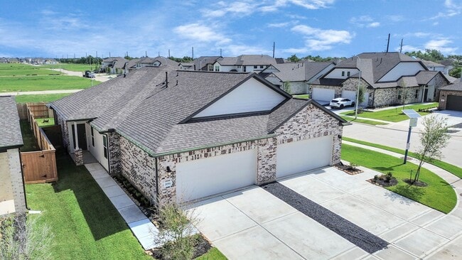 Building Photo - 21039 Shore Oak Dr