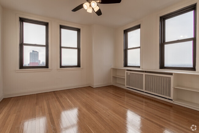 1BR, 1BA 561SF