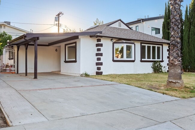 Photo - 5137 Chimineas Ave