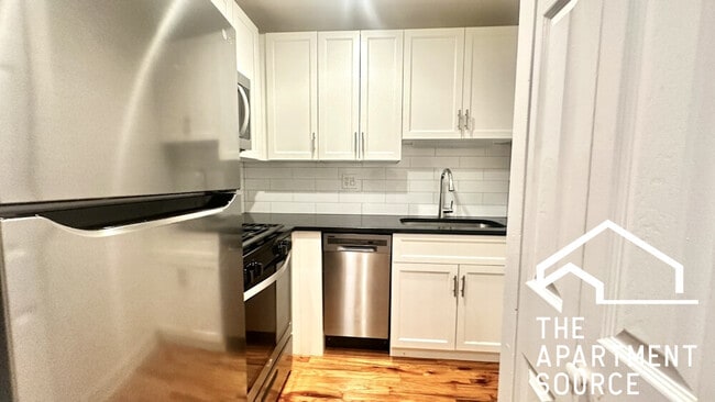 Building Photo - 6954 N Sheridan Rd Unit 204