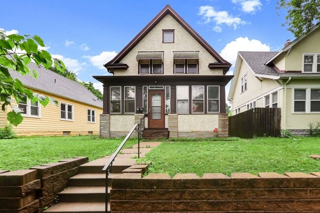 Building Photo - 977 Fremont Ave E Unit 2 Rental