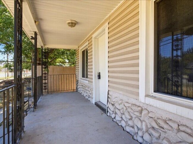 Photo - Poplar Grove 2 bedroom 1 bath, fenced