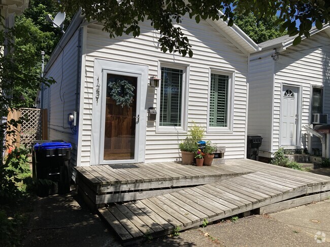 Building Photo - 1231 Hull St Rental
