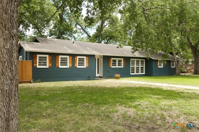 Photo - 621 Hackberry St