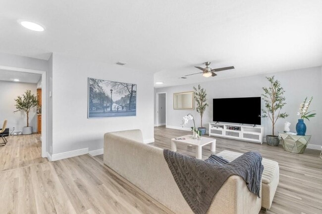 Photo - 1031 SW 11th St Casa