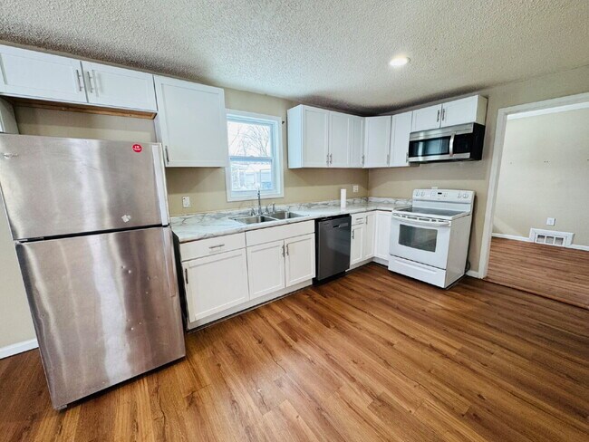 Photo - 5626 6th St NE