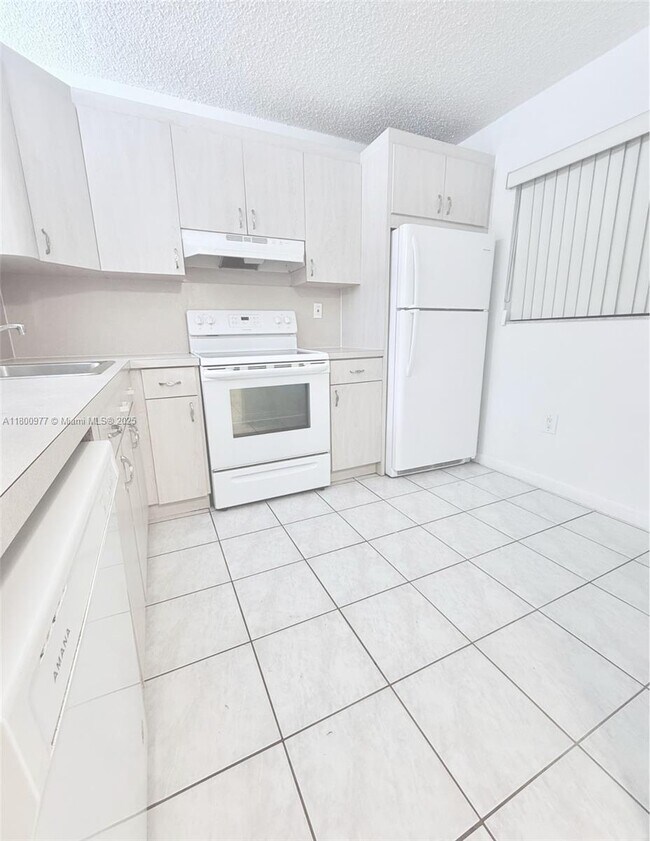 Photo - 10835 SW 112th Ave Unidad 206