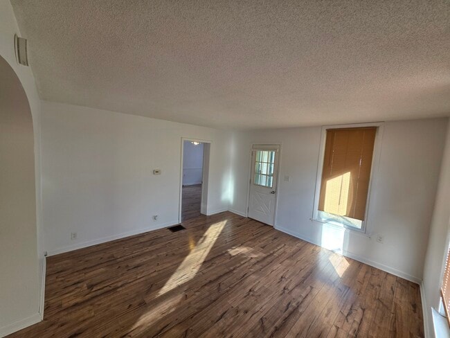Photo - 3 bedroom house FOR RENT