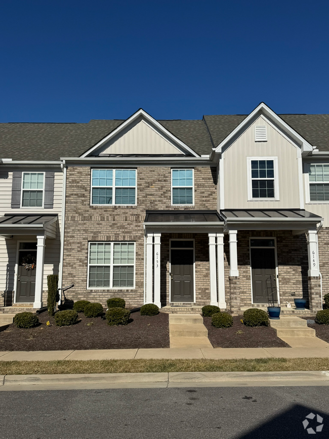 Building Photo - Modern 2020 Townhouse in North Chesterfield