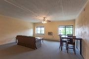 4BR, 2BA