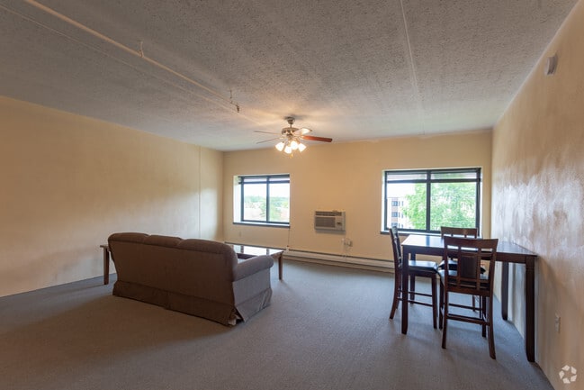 4BR, 2BA