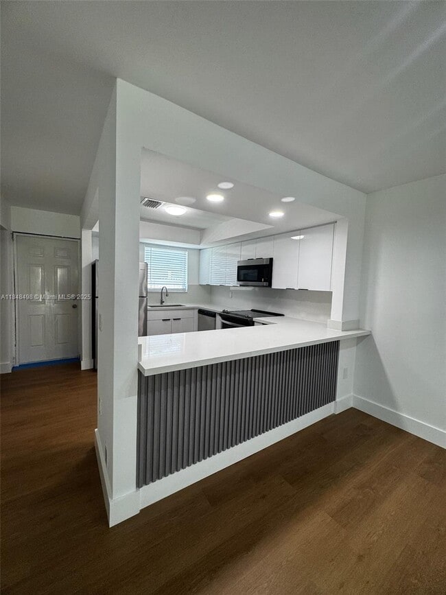 Building Photo - 1460 SW 24th Ct Unit 1-4 Rental