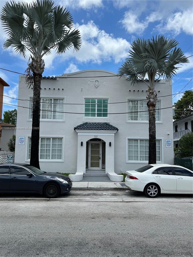 Building Photo - 321 SW 9th Ave Unit 06