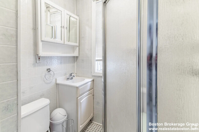 Building Photo - 20 Howell St Unit 3 Rental
