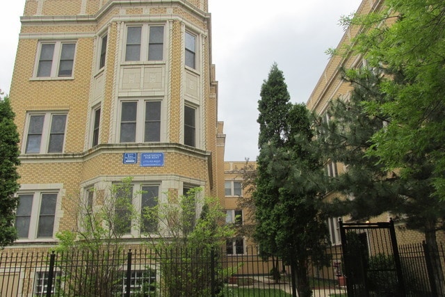 Building Photo - 1731 W 91st St Unit 3
