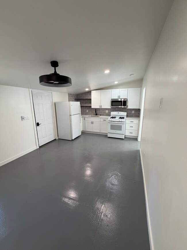 Photo - 8119 McNulty Ave