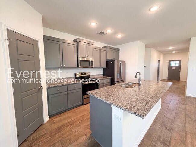 Photo - 2207 Hornbeam St