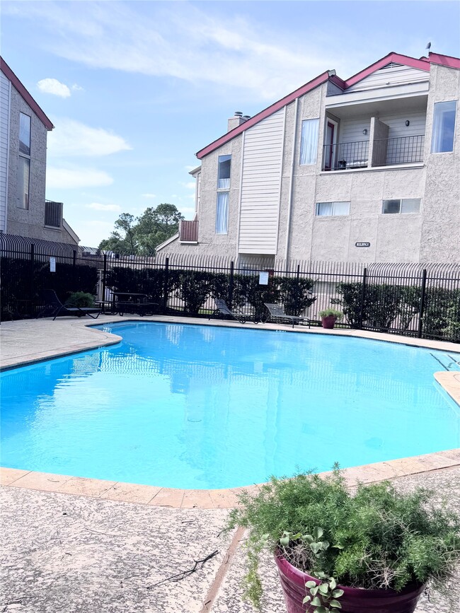Photo - 10855 Meadowglen Ln Unit 702