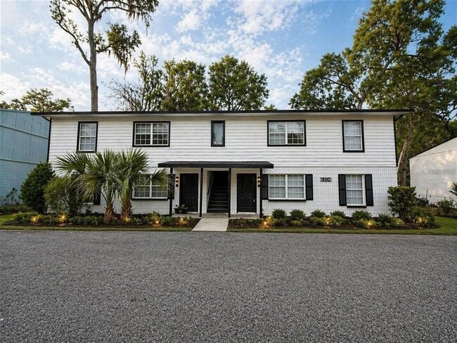 Building Photo - 6104 SW 12 Pl Unit 3