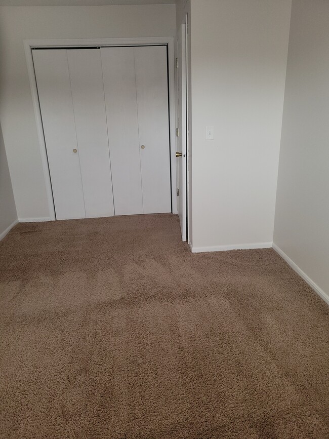 Closet Space - Phoenix Apartments of Pontiac