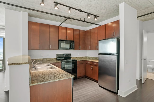 Building Photo - 902 S Clark St Rental