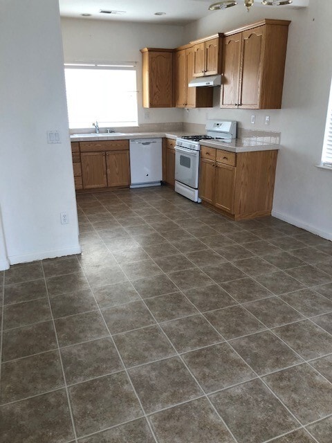 Building Photo - Very nice home near golf course