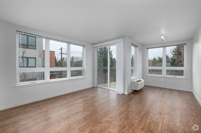 2BR, 2BA - 811SF
