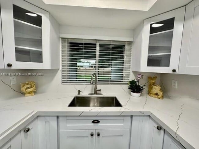 Photo - 7439 Twin Sabal Dr