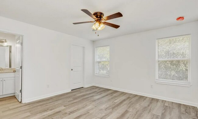 Photo - 3585 Drexel St