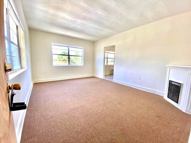 Photo - 515 57th St Unit 3