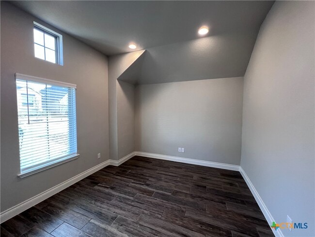 Photo - 535 Orchard Way