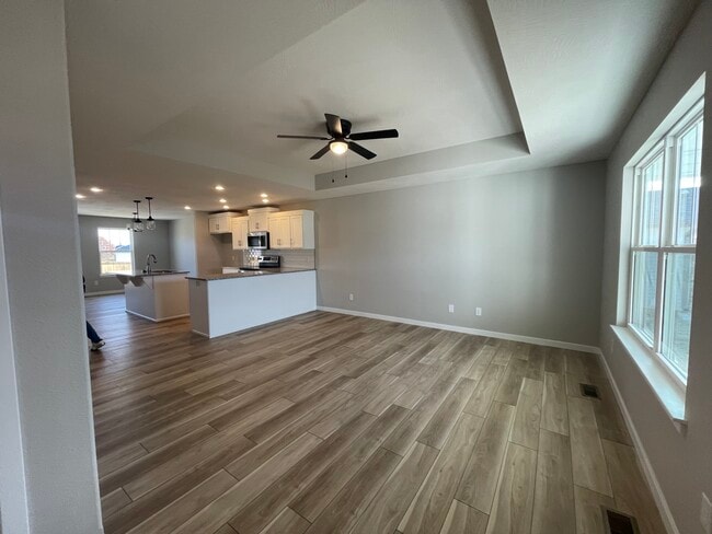 Photo - 692 N Jozlynn Ave