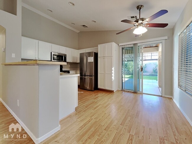 Photo - 1423 E Poncho Ln